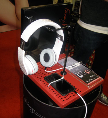 Fanny Wang headphones